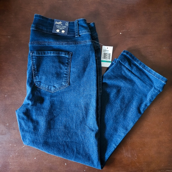 Angel's forever young curvy denim capris, medium wash, size 16 - Picture 3 of 8
